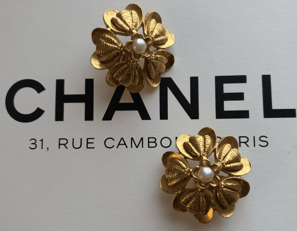 1984 chanel vintage large 24k gold tone bees pearl earrings collection 23 w/box