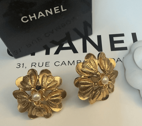 1984 chanel vintage large 24k gold tone bees pearl earrings collection 23 w/box