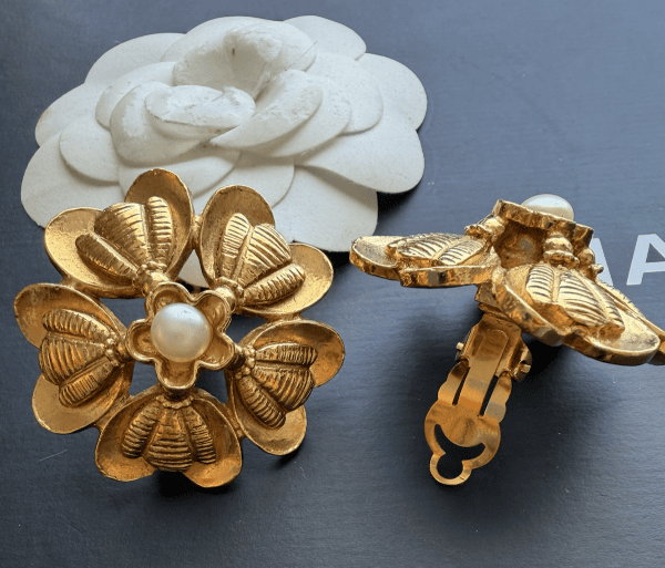 1984 chanel vintage large 24k gold tone bees pearl earrings collection 23 w/box
