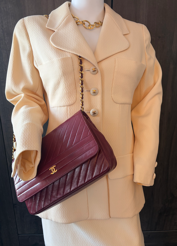 chanel runway spring/summer 1993 cream suit jacket skirt modelled by christy turlington