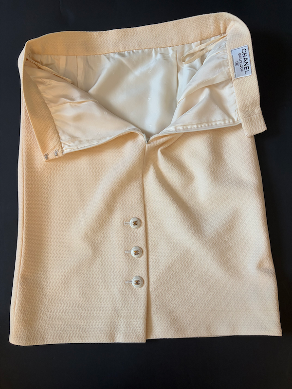 chanel runway spring/summer 1993 cream suit jacket skirt modelled by christy turlington