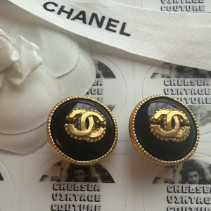 chanel vintage 24k gold plated black gripoix cc logo buttons earrings 1996 w/box