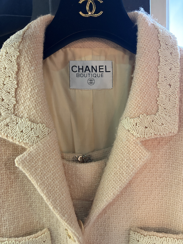 chanel runway archive 1989 tweed peach lace jacket skirt suit modelled by karen mulder